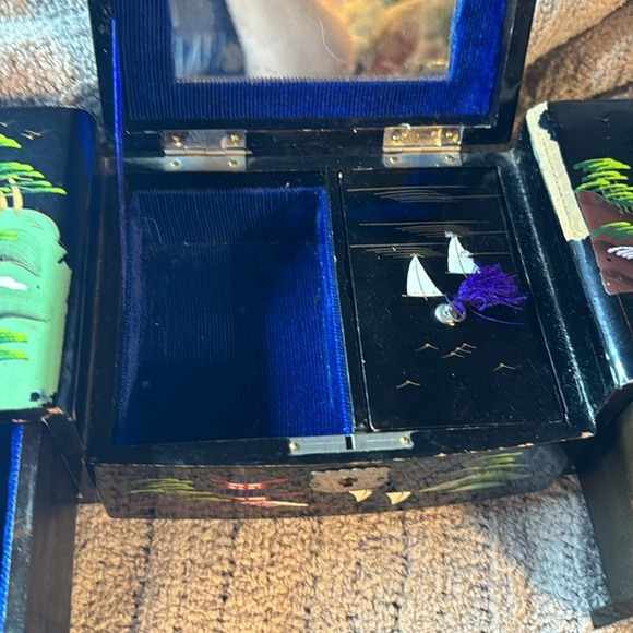 Very Old Hand Painted Asian Themed Jewelry Box -design on Black Lacquer-See pics - Picture 11 of 16